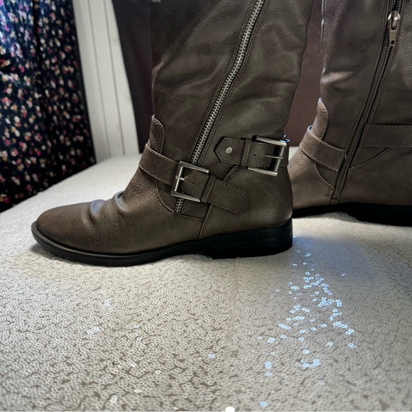 Rampage Woman’s Ivexin Calf High Vegan Leather Belt Buckle Boots (1shoew0028) - Picture 3 of 7